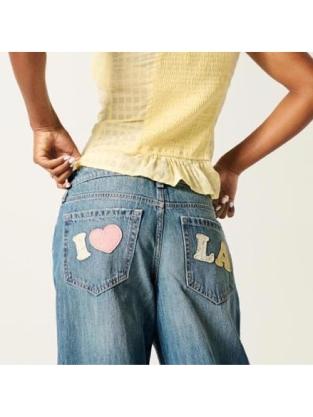 Hollister Low-Rise Medium Wash Baggy Jean with “I ❤️ LA” Graphic Size 26